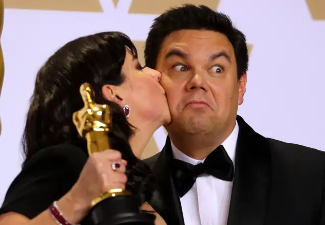 Kristen Anderson-Lopez (solda) ve Robert Lopez (sağda)