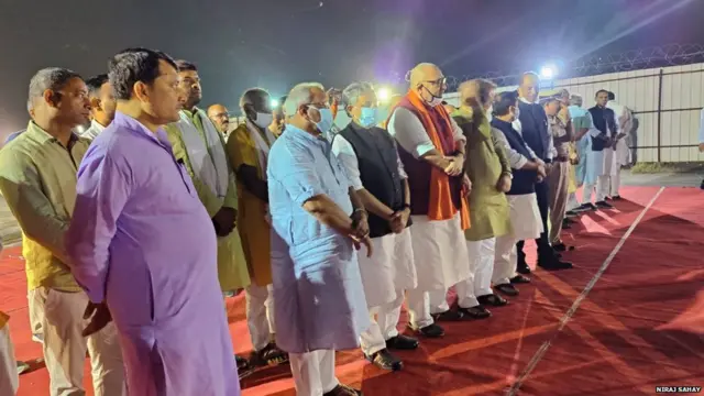 लेफ्टिनेंट ऋषि कुमार का पार्थिव शरीर वायुसेना के विशेष विमान से पटना लाया गया जहाँ उन्हें गार्ड ऑफ़ ऑनर दिया गया.