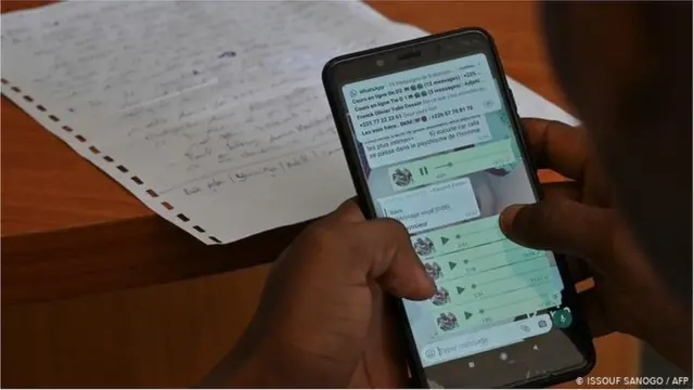 Les virus et les logiciels malveillants sont des programmes qui peuvent s'attaquer aux ordinateurs, tablettes, téléphones et autres appareils numériques.