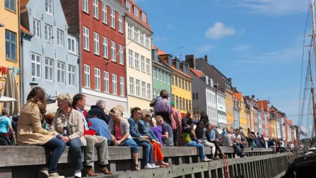 السر وراء شعور الدنماركيين بالسعادة