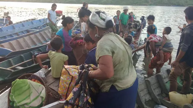 စက်လှေများနဲ့ ထွက်ပြေးလာတဲ့ ပလက်ဝစစ်ဘေးရှောင်များ