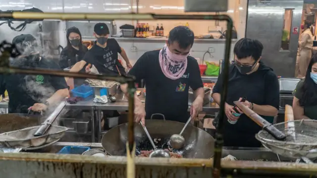 Los manifestantes se alimentan de la comida que hay en la cafetería de la universidad pero se están quedando sin provisiones.