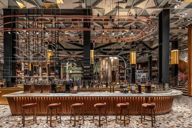 스타벅스는 밀라노점이 스타벅스의 글로벌 사업의 꽃이 될 것이라고 한다