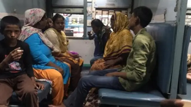 ট্রেনের আসনে কয়েকজন কথিত বাংলাদেশি।