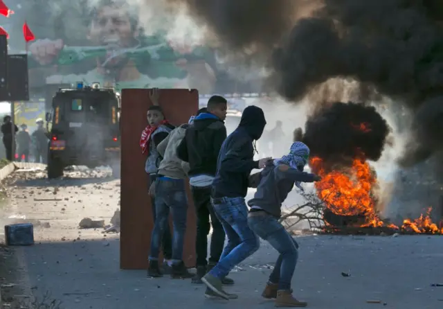 В результате столкновений пострадали более 200 демонстрантов