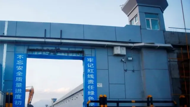 中國稱新疆的是教育設施。