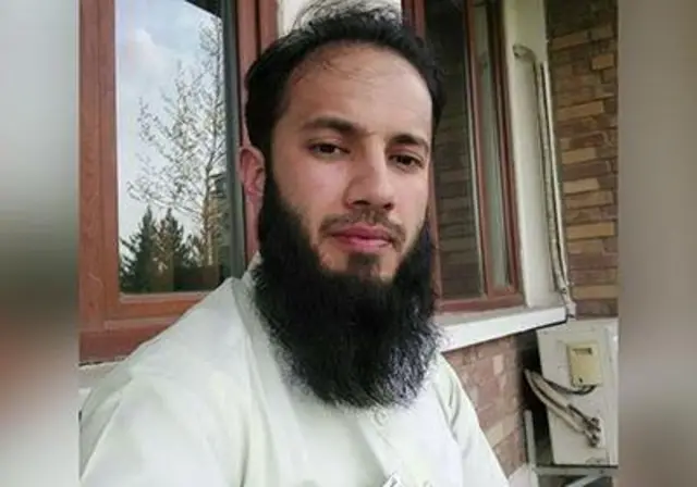 ''زبېر هم هغه ځای زما مخکې ولوېده، هېڅ یې ونه ویل او شهید شو.''