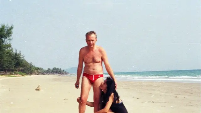 প্রায় ৩০ বছর আগে পাতায়া বিচে সোমাই এবং তার স্বামী