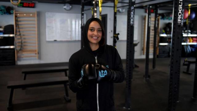 Halah Alhamrani, la boxeuse de 41 ans qui révolutionne l'Arabie Saoudite par le sport.