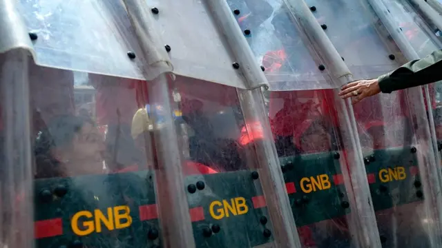 На улицы была выведена национальная гвардия