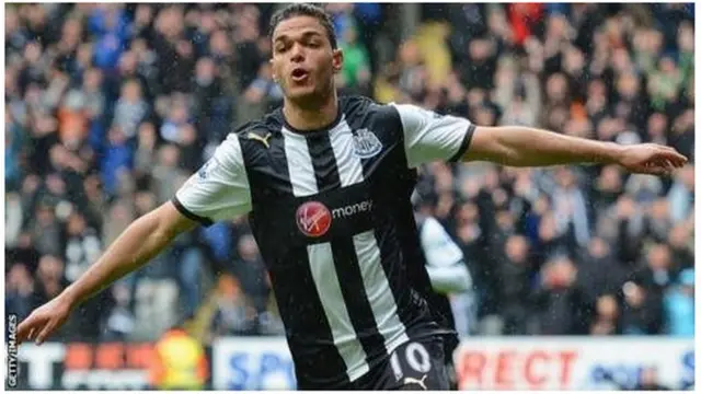 Mchezaji wa zamani wa kiungo cha kati wa Paris Saint-Germain Mfaransa Hatem Ben Arfa