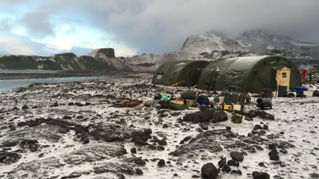 На острові Сігні "радіоекспедиція" житиме у схожих наметах