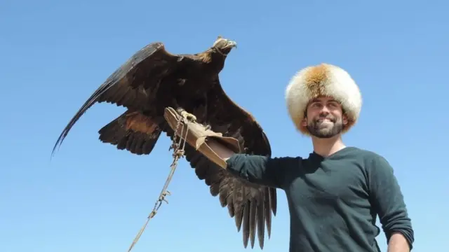 Конок үйлөрү улуттук оюндар, каада-салттар менен чет жердик турист тартчу