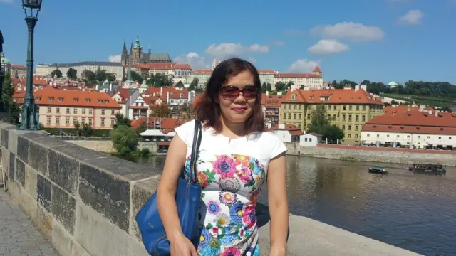 Nhà báo Mạc Việt Hồng là chủ biên tờ báo điện tử Đàn Chim Việt ở Warsaw, Ba Lan.