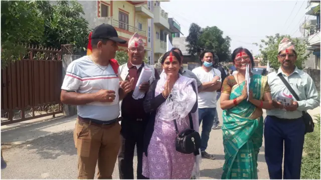 भोट माग्दै उम्मेदवार