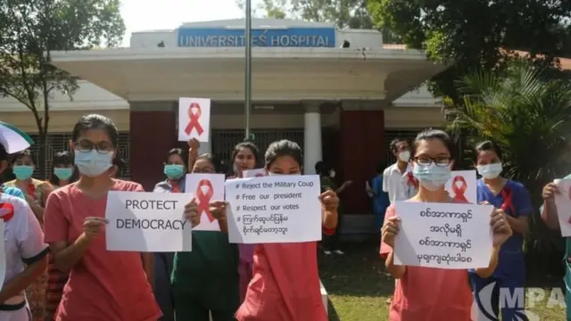 ရန်ကုန်မြို့ ကမာရွတ်မြို့နယ်ရှိ တက္ကသိုလ်များဆေးရုံ မှာပြုလုပ်ခဲ့တဲ့ CDM လှုပ်ရှားမှု