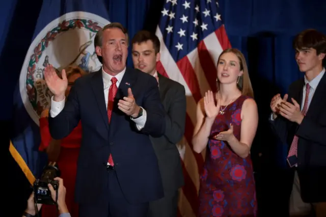 یانکین به همراه خانواده‌اش در میتینگ انتخاباتی