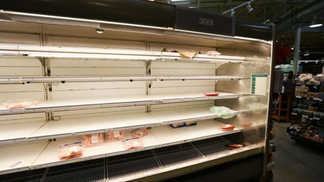 Супермаркет в штате Нью-Джерси, холодильник для замороженных продуктов опустошен