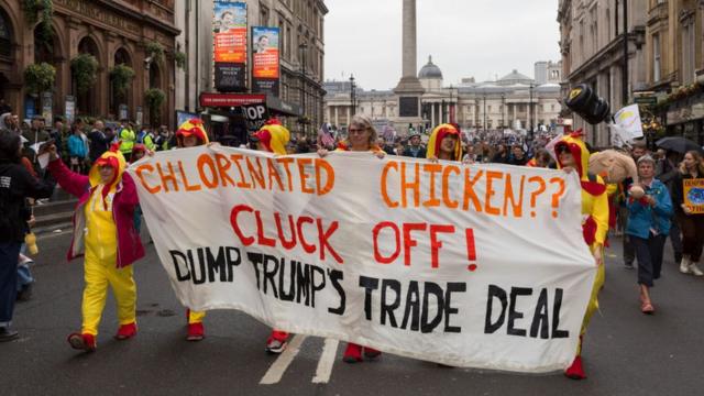 Британцы против хлорированной курятины Трампа