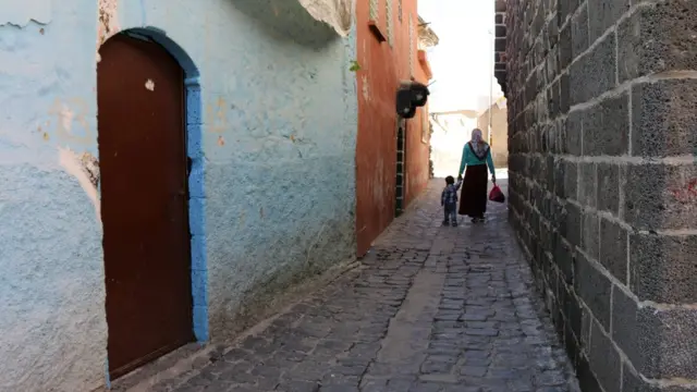 Sur'un diğer yakasında sokak