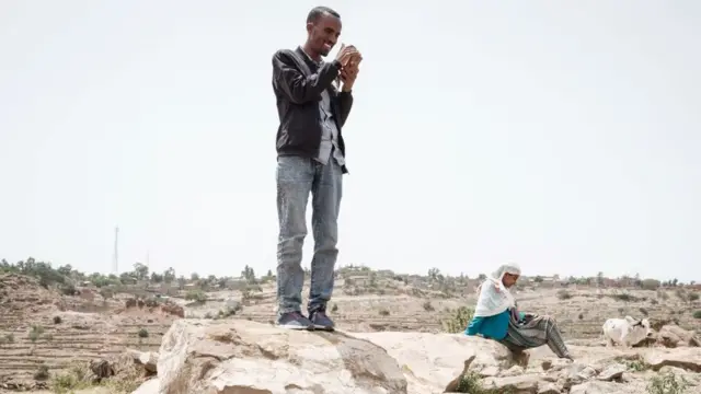 20 ሰነ 2021 ናብ ሸነኽ ደቡብ ምዕራብ ትግራይ ወጺኦም ቴሌፎን ዝፍትኑ ሰባት