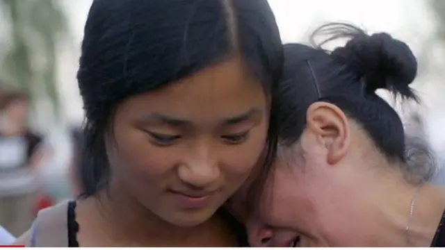 ২০ বছর পর মেয়েকে দেখে কান্নায় ভেঙ্গে পড়েন মা