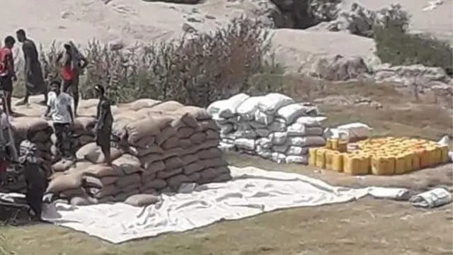 ทหารกะเหรี่ยงเคเอ็นยู แพร่ภาพที่อ้างว่า การปิดล้อมพื้นที่ในเขตอิทธิพลของเคเอ็นยูในเมียนมาทำให้กองทัพเมียนมาต้องหันมาลำเลียงสินค้าผ่านทางไทยแทน