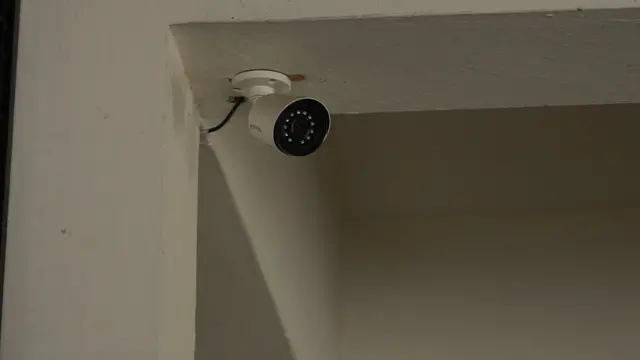 ప్రతి అపార్ట్మెంట్ సీసీ కెమెరాలు ఏర్పాటు చేసుకోవాలని తెలంగాణ పోలీసులు చెబుతున్నారు.