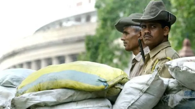 संसद, राजकारण, हल्ला.