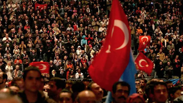 Erdoğan'ın 2008'de Köln'de 20 bine yakın Türk vatandaşının katımıyla yaptığı toplantı, ilişkilerde ilk önemli gerginlik kaynağı oldu.