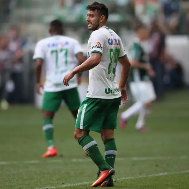 Alan Ruschel en un partido de la Copa Sudamericana