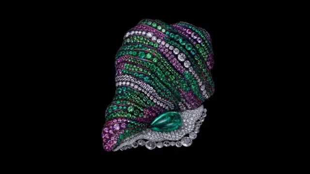 白金合鈦貝殼胸針