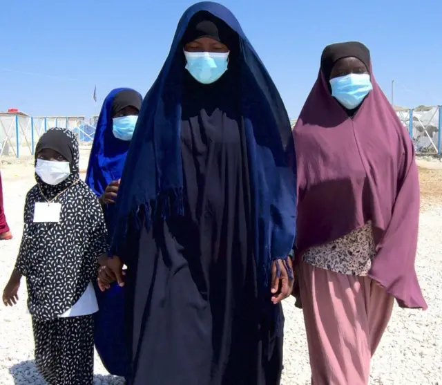 نیکول جک و دخترانش که به ترتیب ۷ ، ۹ و ۱۲ ساله هستند در اردوگاه پناهندگان روج در شمالشرقی سوریه هستند، همان جایی که شمیمهبیگم هم در آنجا نگهداری میشود.