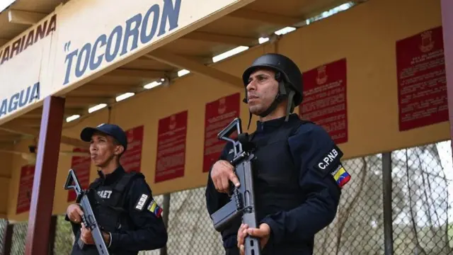 نگهبان مسلح زندان