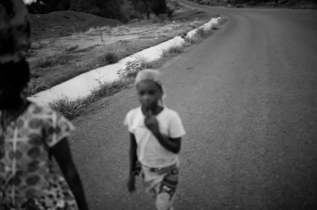 Elisa Piassone and Zaida walk along the road between M'mele and Kimar