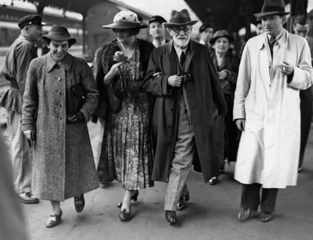 સિગ્મંડ ફ્રૉડય સાથે