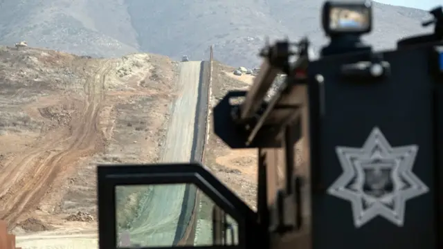 Muro en la frontera entre Estados Unidos y México