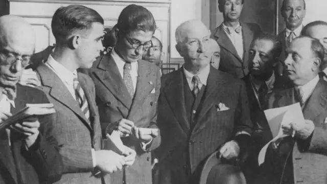 En el centro, Alejandro Lerroux, quien fuera jefe de gobierno en seis ocasiones durante los años de la Segunda República de España (1931-1939).