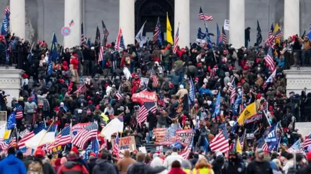 Pengunjuk rasa di Gedung Capitol