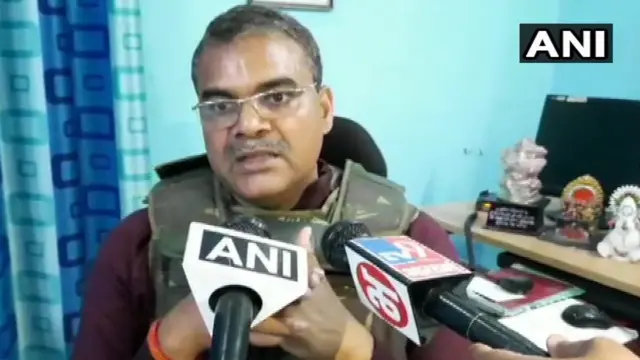 अलीगढ़ के ज़िलाधिकारी चंद्रभूषण सिंह ने प्रदर्शनकारियों से वसूली की बात कही है.