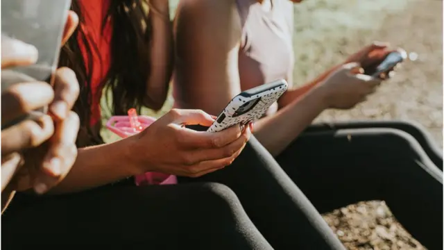 સોશિયલ મીડિયા પર જાતભાતની કૉમેન્ટ કરી રહ્યા છે યુઝર