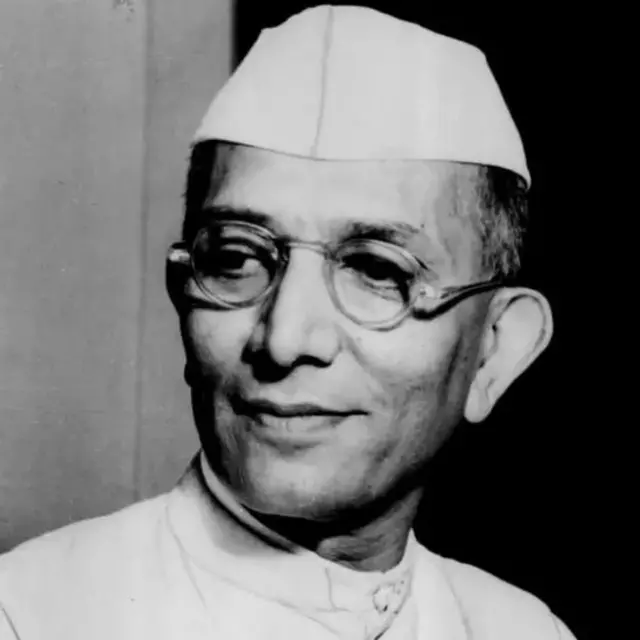 "તે દિવસે તીનમૂર્તિ ભવનમાં હરકોઈ શોકમાં ડૂબેલા હતા, સિવાય મોરારજી દેસાઈ અને કામરાજ"