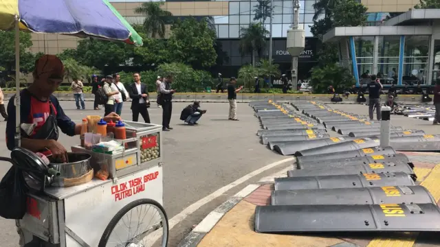 Sisi lain demo Jakarta