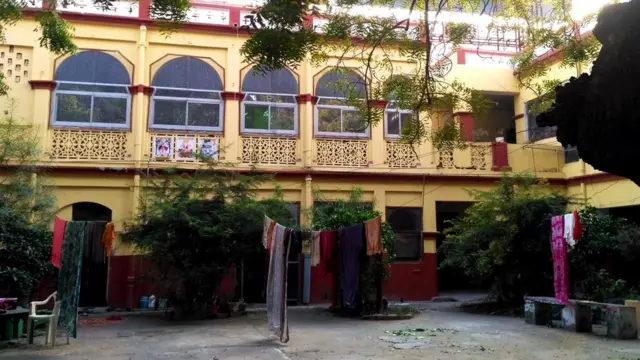 "Мумукшу Бхаван" - гостьовий дім спеціально для тих, хто приїжджає в Варанасі померти