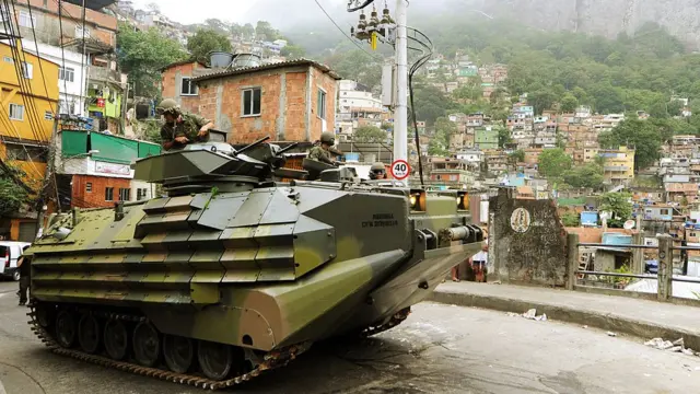 Tanque da Marinha na Rocinha, Riogran cassinoJaneiro