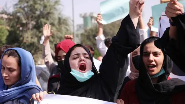 তালেবান শাসনে নারী অধিকার ক্ষুন্ন হবে বলে আশঙ্কা রয়েছে।