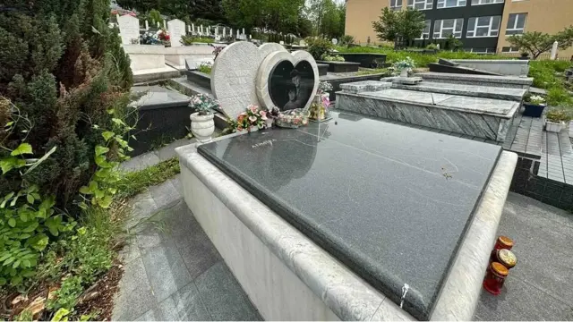 Admira i Boško su najpre sahranjeni na groblje u Lukavici, a zatim uz saglasnost roditelja na sarajevsko groblje Lav