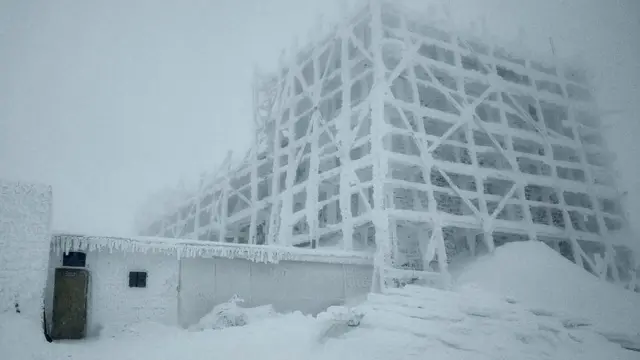 Станом на 12 грудня на г. Піп Іван Чорногірський хмарно й туман