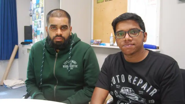 अब्दुल नाझर (डावीकडचा) आणि पोन्नाथ