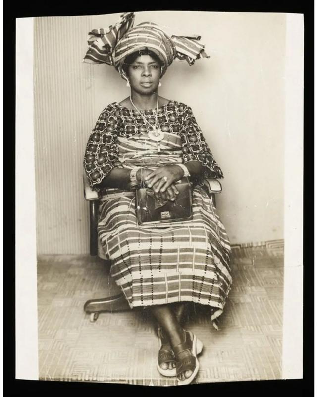 Esther Suwaola, photographiée à Akure, Ondo, Nigeria en 1960, l'année qui a vu de nombreux pays africains accéder à l'indépendance